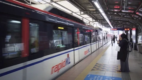 Commuter train arriving at a rapidKL transit station in Kuala Lumpur. Video stock 77841546