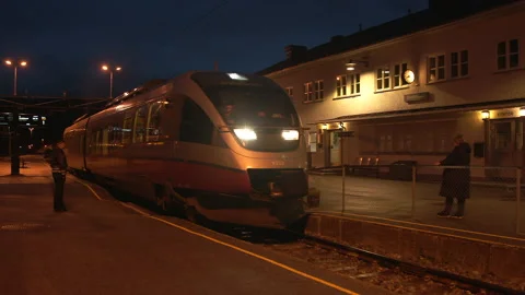 Commuter train nsb class 93 departure at night station dombas norway 動画素材 162381532