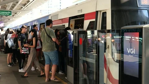 Commuters and city train Stock-Footage 133194641