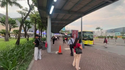 Commuters and Covered Transit Walkway at MOA 4K 60fps Видео 338350447