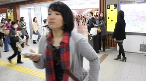 Commuters during rush hour in busy Osaka subway station. 스톡 동영상 25821495