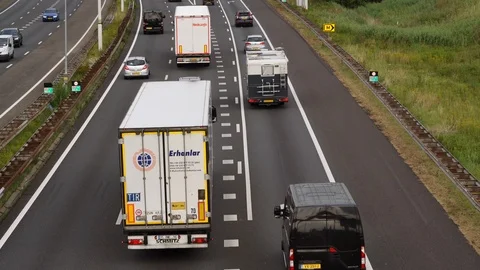 Commuters on Dutch Highway 스톡 동영상 112360595