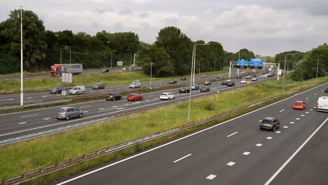 Commuters on Dutch Highway Видео 112360636