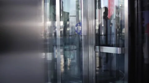 Commuters enter building - CU 스톡 동영상 42306230