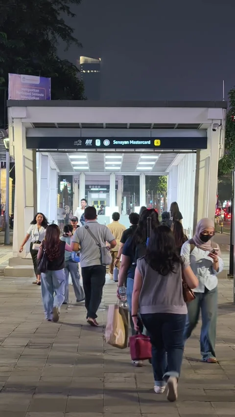 Commuters Entering Jakarta MRT Station During Evening Rush Hour Stock Footage 338316467