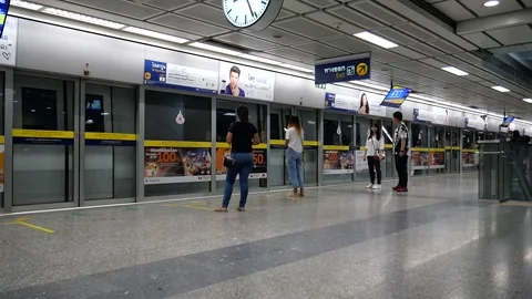 Commuters inside Bangkok subway Stock-Footage 133631182