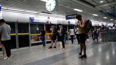 Commuters inside Bangkok subway 動画素材 133631269