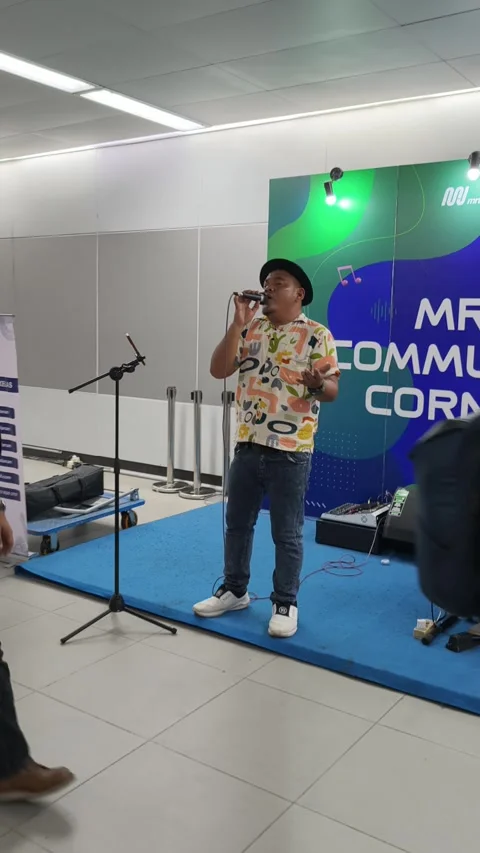Commuters Leaving Jakarta MRT Station While Enjoying Live Music at the MRT Commu Stock Footage 338316761