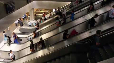 Commuters in metro station Paris Video stock 26142876