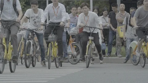 Commuters in Shenzhen, China Video stock 98620171