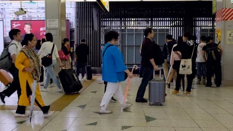 Commuters At Shibuya Station Video stock 95301121