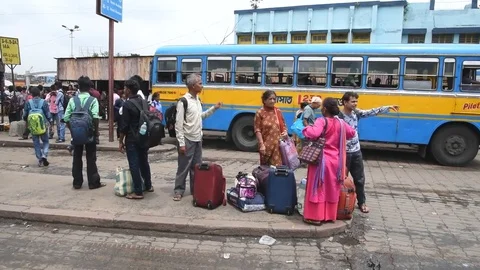 Commuters wait at Howrah Bus Stand 스톡 동영상 77436877