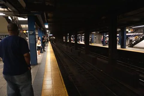 Commuters wait for NYC subway train Stock Photos