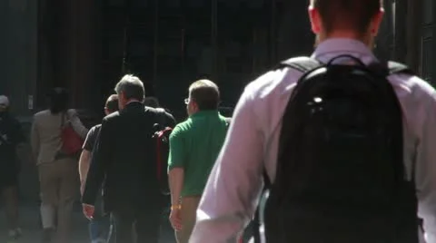 Commuters walking through city Vídeo Stock 20479226