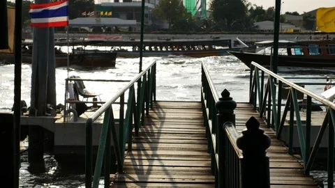 Commuting by boats in Bangkok Video stock 107528770