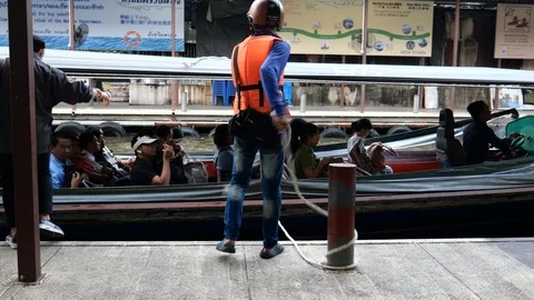 Commuting in Canal during Rush hour in Bangkok Stockbeeldmateriaal 119874635