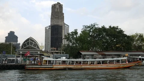 Commuting through the river in Bangkok Video stock 107980407