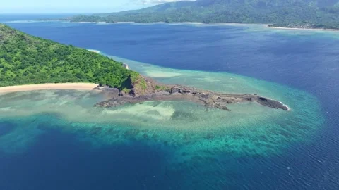 Comoros - Moheli - Ouenefou - orbit right around the peninsula Video stock 312772852