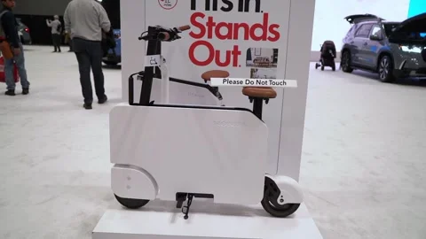 Compact Scooter Demonstration Event Showcasing Futuristic Mobility Solutions Vidéo 291635948