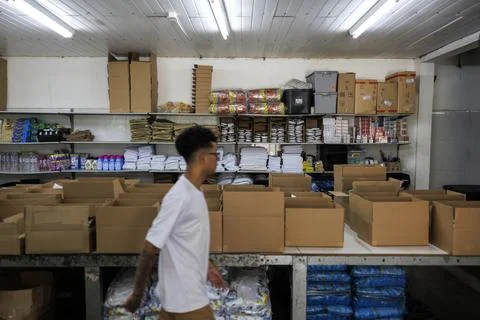 Company sends parcels of basic items to prisoners in Brazil's overcrowded penite 写真素材