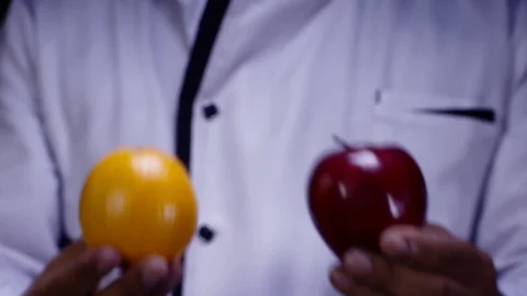 Comparing Apples and Oranges Vídeo Stock 129333655