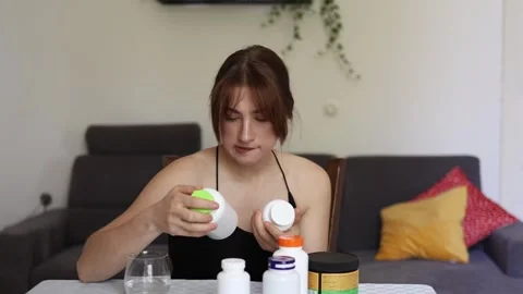 Comparing supplement bottles. 스톡 동영상 339096657