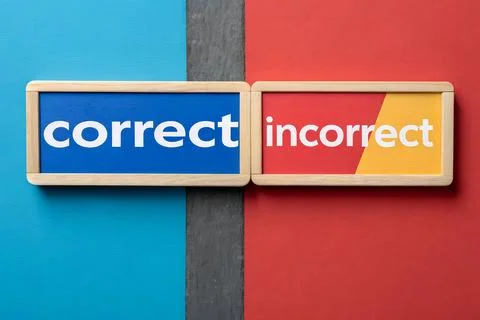 Comparison of Correct and Incorrect Words on Colorful Educational Boards Foto stock