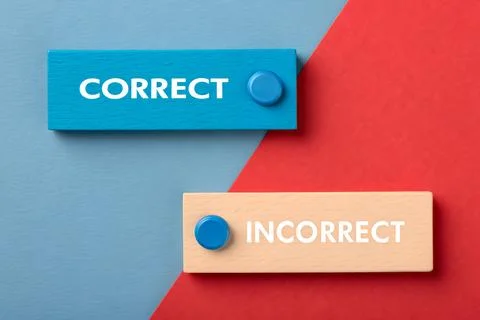 Comparison of Correct and Incorrect Words on Colorful Educational Boards Foto stock