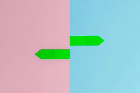Comparison of Two Objects Blocks Pencils Sticker Notes Facing Inward Outward Foto stock