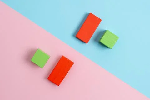 Comparison of Two Objects Blocks Pencils Sticker Notes Facing Inward Outward Foto stock