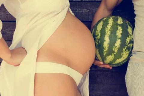 Comparison of Two Round Object Foto stock