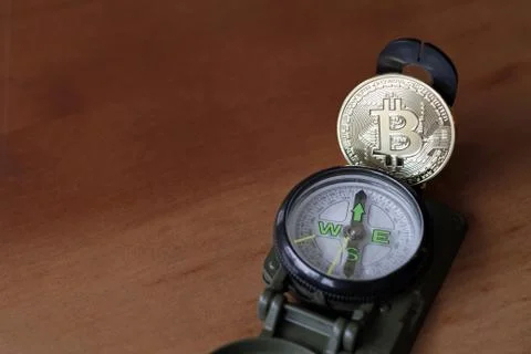 Compass and Bitcoin - finding the way Foto stock