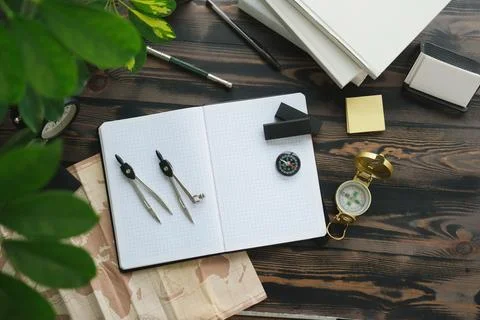 Compass and map on table 库存照片