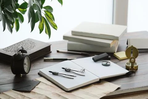 Compass and map on table 库存照片