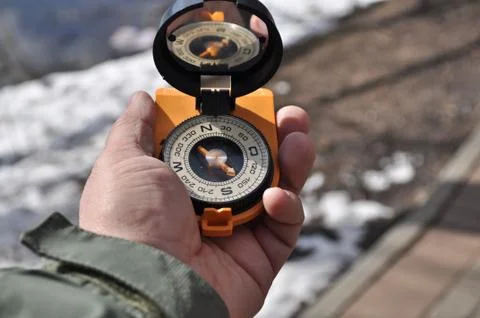 The compass in his hand. Foto stock