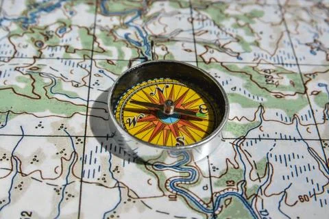 Compass on the map. Foto stock