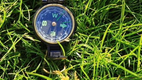 Compass missing the North.Concept orientation objects 動画素材 127246197