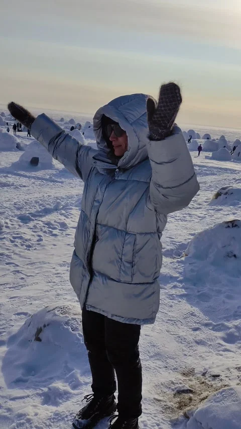 Competition for the construction of an igloo from snow bricks Stock Footage 302733013
