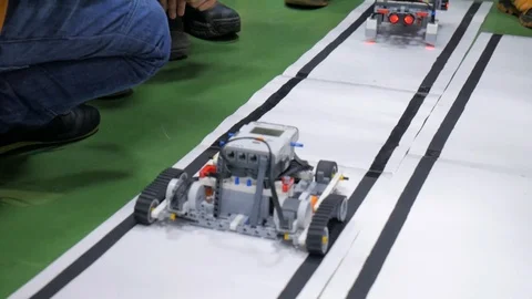 Competition of self-made robots among school students. Video stock 85716533