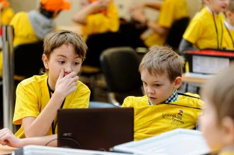Competitions of robots among school students Foto stock