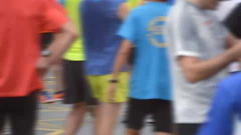 Competitors Gather Before The City Marathon Vídeo Stock 99832338
