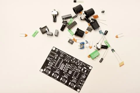 A complete DIY electronics kit for assembling a functional radio device, fe.. Foto stock