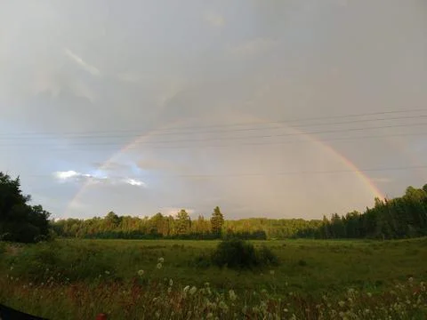 Complete Rainbow during a sun shower 库存照片