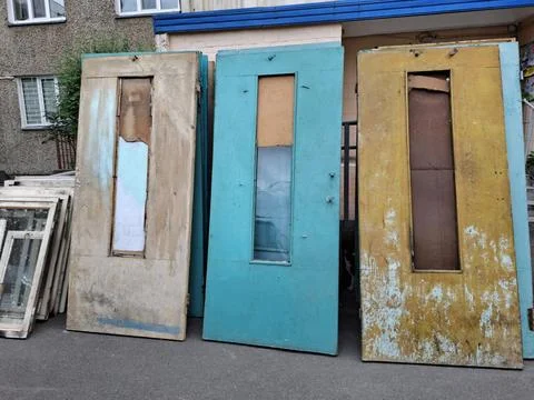 Complete replacement of old doors and windows in a multi-story building Fotos de archivo