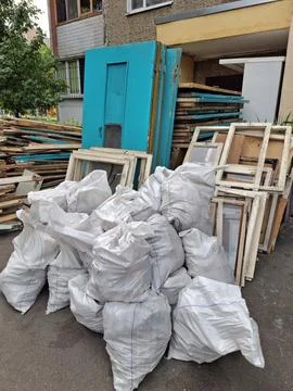 Complete replacement of old doors and windows in multi-story building Foto stock