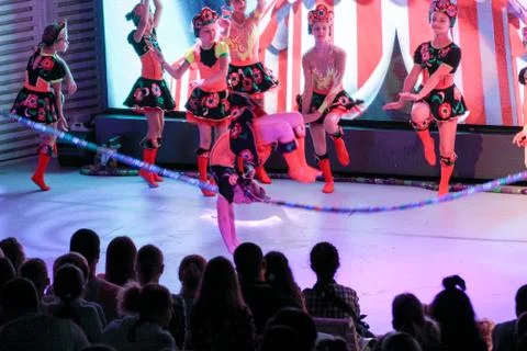 A complex dance with a skipping rope. Foto stock