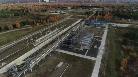 Complex engineering structures of a polymer plant. Vídeos de archivo 165987857