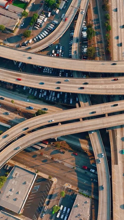 Complex freeway interchange Santa Monica Fwy with layered roads 스톡 동영상 318734614