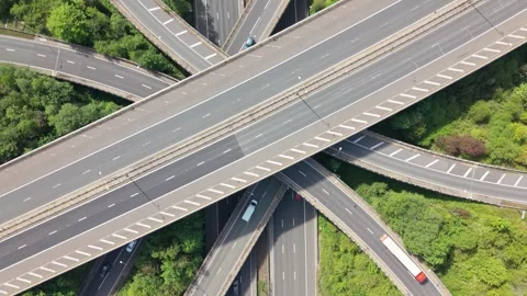 Complex Highway Interchange With Cars and Trucks Flowing in Daytime Vidéo 336953522