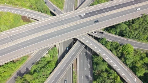 Complex Highway Interchange With Cars on Multi Level Roads 库存影片 336953759